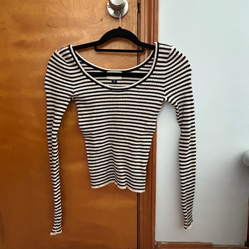 Universal Thread Black and White Striped Long Sleeve Top